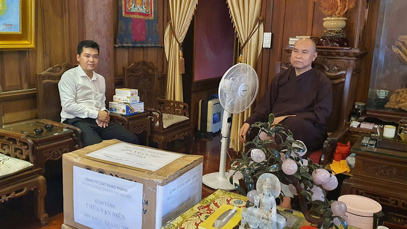 Cong ty luat hung thang chung tay phong chong dich covid - 19