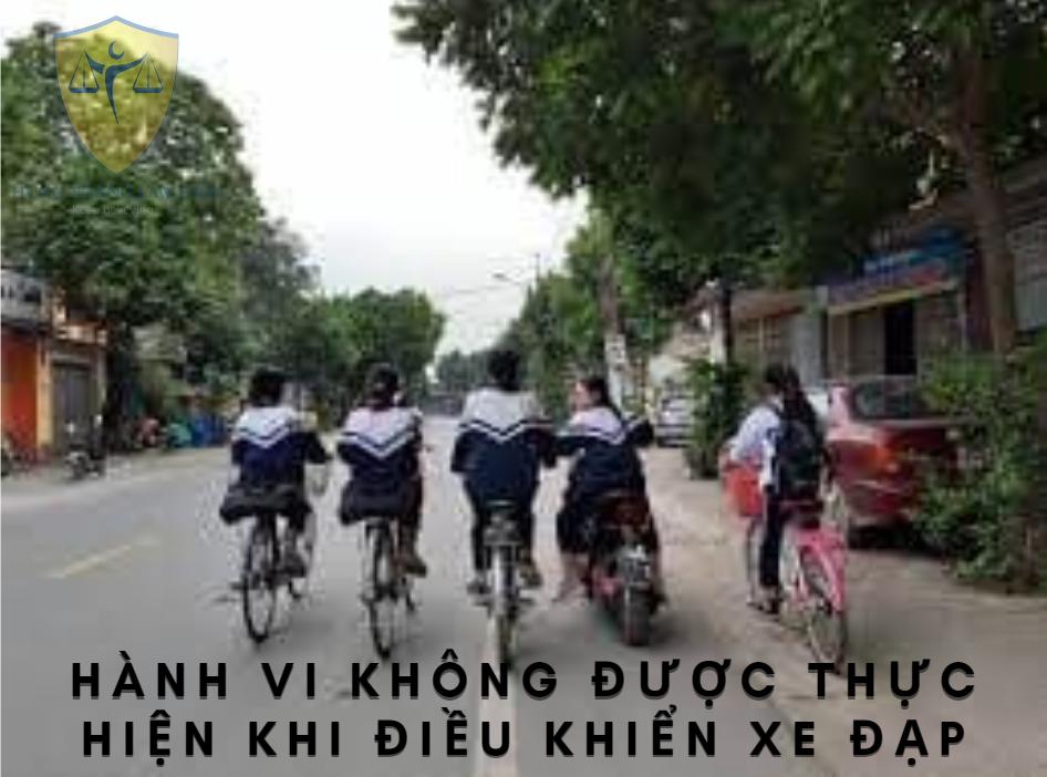 Hành vi không được thực hiện khi điều khiển xe đạp